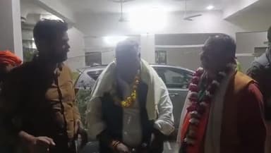 जलेसर: भाजपा के क्षेत्रीय अध्यक्ष दुर्विजय सिंह शाक्य के लालपुर पहुंचने को लेकर राजनीतिक सरगर्मियां हुई तेज।