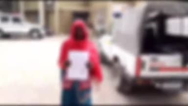 शाहजहांपुर: पांच लोगों पर गैंगरेप का आरोप लगाते हुए कटरा थाना क्षेत्र की पीड़िता ने एसपी से रिपोर्ट दर्ज कराने की लगाई गुहार