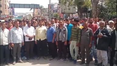 चित्तौड़गढ़: सेन समाज के लोगों ने कलेक्ट्रेट पर मानव श्रृंखला बनाकर किया विरोध प्रदर्शन, जिला कलेक्टर को सौंपा ज्ञापन