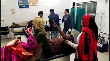 इटावा: नगला लेखी गांव में परिवार के दो पक्षों में खेत की खुदाई को लेकर हुई मारपीट, 6 लोग हुए घायल
