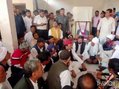 टूंडला: गांव लांघी पहुंचे समाजवादी पार्टी के राष्ट्रीय अध्यक्ष अखिलेश यादव, बार अध्यक्ष के निधन पर जताया शोक