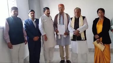 पटना में भोजपुरिया जन मोर्चा पार्टी का संसदीय बोर्ड के बैठक में पार्टी के राष्ट्रीय अध्यक्ष भरत सिंह सहयोगी।