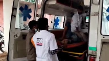 चास: मुर्शिदाबाद का मजदूर बोकारो रेलवे स्टेशन के समीप ट्रेन से गिरकर हुआ घायल,इलाज हेतु RPF पुलिस ने लाया सदर अस्पताल