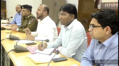 जगदलपुर: जिला कलेक्टर विजय दयाराम ने जिला कार्यालय में सड़क सुरक्षा समिति की बैठक में दिए आवश्यक निर्देश