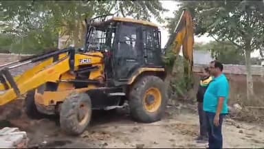 करछना: मीरखपुर मड़ौका उपहार में यमुना नदी के पास 2 बीघा अवैध प्लाटिंग बाउंड्रीवाल को PDA द्वारा किया गया ध्वस्त