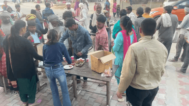 इन्दु परमार ने किया प्रशाद वितरण🙏