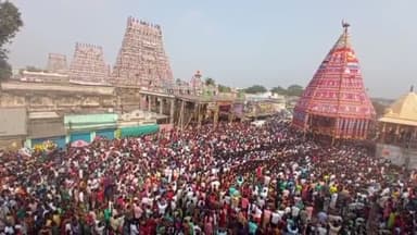 விருத்தாசலம்: விருத்தகிரீஸ்வரர் கோவில் மாசி மகத்திருவிழா தேரோட்டதில் ஆயிரக்கணக்கான பக்தர்கள் தேரை வடம் பிடித்து இழுத்தனர்