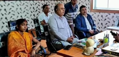 गोमिया: तेनुघाट में पानी की विकराल समस्या को लेकर ग्रामीणों ने गोमिया विधायक डॉक्टर लंबोदर महतो को दी जानकारी