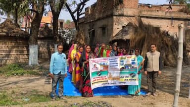 रघुनाथपुर: मुरारपटी गाँव मे जीविका दीदियों द्वारा चलाया गया मतदाता जागरूकता अभियान