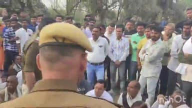 धौलपुर: राजाखेड़ा बाईपास पर जाम और गंदे पानी की समस्या को लेकर लोगों ने किया धरना प्रदर्शन