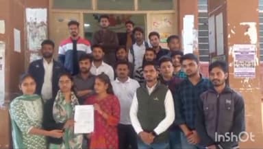 धौलपुर: कलेक्ट्रेट पर नियुक्ति दिलाने की मांग को लेकर चयनित अभ्यर्थियों ने जिला कलेक्टर को सौंपा ज्ञापन