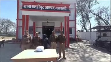 जमुनहा: मल्हीपुर पुलिस ने तिकोनी मोड़ बन्धा वहद ग्राम जमुनहा से अंतर्जनपदीय शातिर आरोपी को 2 किलो 100 ग्राम गांजे के साथ पकड़ा