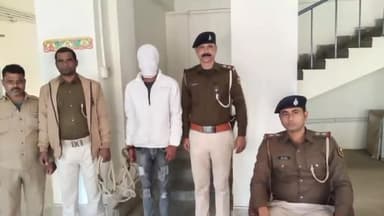 मोतिहारी: नारायण चौक के समीप से पुलिस ने चोरी की मोटरसाइकिल के साथ लूटकांड के वांछित अभियुक्त को किया गिरफ्तार