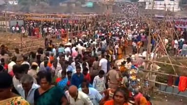 விருத்தாசலம்: விருத்தகிரீஸ்வரர் கோவிலில் மாசி மகத்தை ஒட்டி மணிமுத்தாற்றில் ஆயிரக்கணக்கான மக்கள் குவிந்து முன்னோர்களுக்கு தர்ப்பணம்