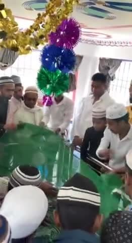 आज अपने #क्षेत्र में अपने लोगों के साथ  #मजार पर पहुंचे आशीर्वाद लिए और #चादर #चढ़ाने के लिए