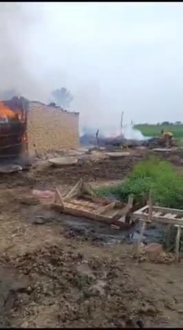 राघोपुर: रामपुर श्यामचंद पंचायत के वार्ड संख्या 5 में अचानक आग लगने से चार घर जलकर हुए राख