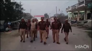 महसी: आगामी लोकसभा चुनाव एवं क्षेत्र में बढ़ते अपराध को देखते हुए पुलिस हुई सतर्क, खैरीघाट थाना क्षेत्र में किया पैदल गस्त।