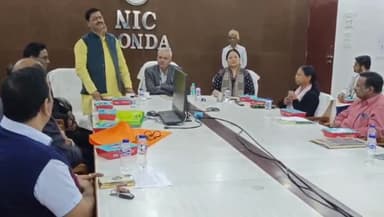 गोंडा: NIC गोण्डा में 14 आयुर्वेद चिकित्सा अधिकारियों को जिला पंचायत अध्यक्ष व आयुक्त ने दिए नियुक्ति पत्र