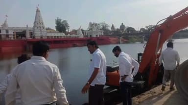 सीतामऊ: मंदसौर वार्ड क्रमांक 26 पशुपतिनाथ शिवना शुद्धिकरण के कार्य का कांग्रेस विधायक विपिन जैन ने किया निरीक्षणा