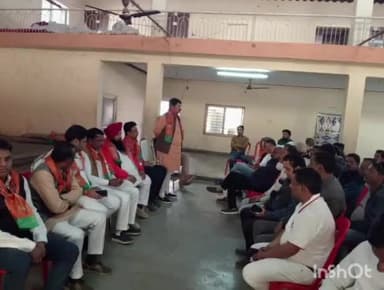 कोलारस: लाभार्थी संपर्क अभियान को लेकर कोलारस भाजपा मंडल की बैठक होटल फूलराज में हुई आयोजित