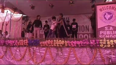 बरौली: बरौली के SA पब्लिक स्कूल के बच्चों ने  वार्षिकोत्सव में अपने कलाकारी का दिखाया जलवा ।लोग हुए मंत्रमुग्ध।