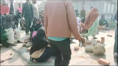 मैनपुरी: कोतवाली क्षेत्र के नवादा में कब्रिस्तान की जमीन पर हो रहा कब्जा, मुस्लिम समाज के लोगों ने रोड पर जाम लगाकर किया प्रदर्शन