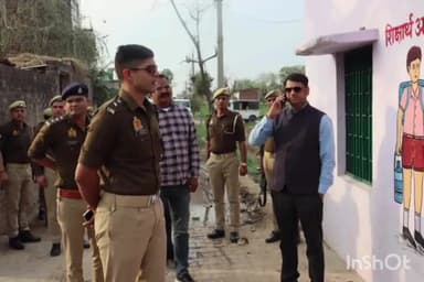 टूंडला: डीएम और एसएसपी ने टूंडला विधानसभा क्षेत्र के विभिन्न मतदान केंद्रों का किया निरीक्षण, सुरक्षा व्यवस्था का लिया जाएगा