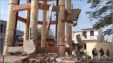 पीपलदा: इटावा कस्बे की जर्जर पानी की टंकी का हिस्सा गिरा, आक्रोशित लोगों ने की नारेबाज़ी