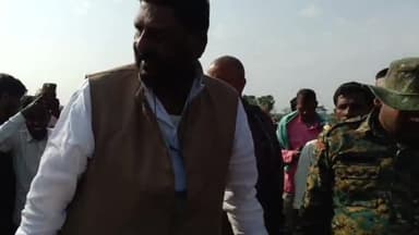 करपी: आगामी 3 मार्च को जन विश्वास यात्रा में पटना चलने के लिए न्योता देने पुरैनीया गांव पहुंचे विधायक