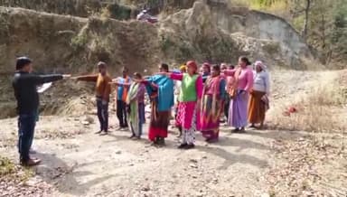 थलीसैंण: थैलीसैंण में पिछले चुनाव में 50% से कम मतदान केंद्रों में शत प्रतिशत मतदान को लेकर दिलाई गई शपथ