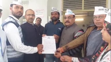 मैनपुरी: आप के पदाधिकारियों ने जिला मुख्यालय पहुंचकर अपनी 4 सूत्री मांगों को लेकर राज्यपाल के नाम संबोधित ज्ञापन RO को सौंपा