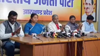 कांके: हरमू स्थित बीजेपी प्रदेश कार्यालय में सिंहभूम लोकसभा सीट से कांग्रेस सांसद गीता कोड़ा ने बीजेपी का थामा दामन