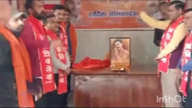 मुज़फ्फरनगर: चंद्रशेखर आजाद की पुण्यतिथि के अवसर पर प्रकाश चौक स्थित कार्यालय पर क्रांति सेना के द्वारा पुष्पांजलि अर्पित कर दी श्रद्