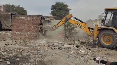 करनाल: सेक्टर-12 वाल्मीकि बस्ती में HSVP द्वारा अवैध कब्जा हटाया गया, मंगलवार को 10 मकान तोड़े गए