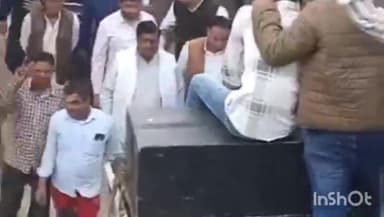 मुज़फ्फरनगर: चरथावल थाना क्षेत्र के गांव कान्हाहेड़ी केंद्रीय राज्य मंत्री डॉ संजीव बालियान का ग्रामीणों के द्वारा किया भव्य स्वागत