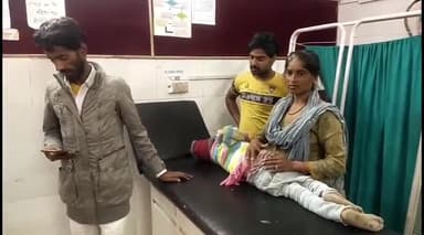 इटावा: मेवाती टोला में घर के बाहर खेलते समय मासूम लोडर से दबकर गंभीर रूप से हुई घायल, डॉक्टर ने सैफ़ई पीजीआई रैफर किया ।