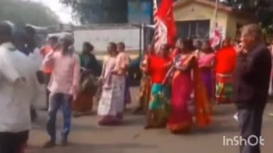 मांडू: आदिवासी संघर्ष मोर्चा के द्वारा नौकरी मुआवजा की मांग को लेकर सारूबेडा के रैयतों ने कुज्जू महा प्रबंधक कार्यालय के समक्ष