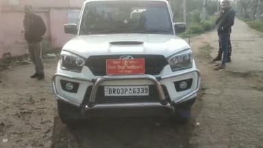 उदवंत नगर: भोजपुर जिला शिक्षा पदाधिकारी ने मध्य विद्यालय उदवंतनगर सहित अन्य विद्यालयों का औचक निरक्षण किया