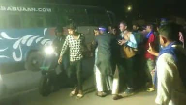 संदेश: संदेश विधानसभा क्षेत्र में जलाशयों व नदी के तट पर श्रद्धालुओं ने  देर रात तक रविदास बाबा की प्रतिमा का विसर्जन किया