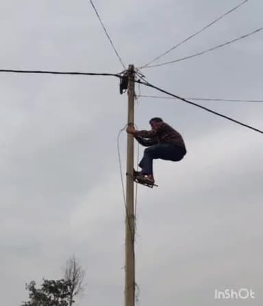 डुमरी कटसरी: नयागांव में बिजली का बिल जमा नहीं करने पर 10 बिजली उपभोक्ता का काटा गया कनेक्शन, जेई चंद्रकांत कुमार