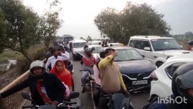 कैसरगंज: घाघरा घाट पुल में आई दरार के बाद लगा कई किलोमीटर लंबा जाम, मरम्मत कार्य शुरू