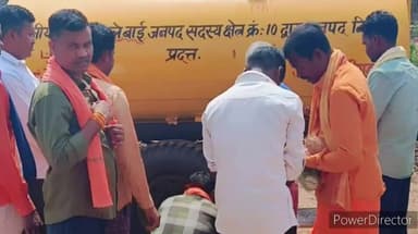 जगदलपुर: एरमुर में जनपद निधि से ग्रामवासियों को पानी का टैंकर प्रदान किया गया, बड़ी संख्या में ग्रामीण रहे मौजूद