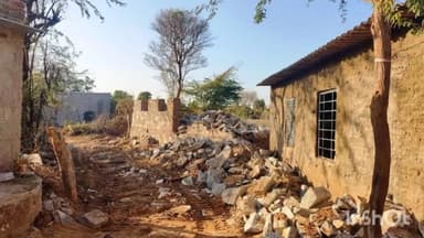 सायला: उपखंड मुख्यालय के रेवत गांव में प्रशासन ने कार्यवाही कर आम रास्ते से हटाया अतिक्रमण।