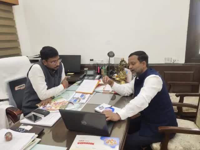 प्रधानमंत्री कार्यालय (पीएमओ), दिल्ली में वरिष्ठ IAS अधिकारी श्री हिमांशु शर्मा के साथ
#ShikshaInitiative