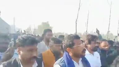 मिलक: भीम आर्मी चीफ़ चंद्र शेखर रावण मिलक के बड़ागांव सरइ पहुंचे, दलित युवक की मौत के बाद परिजनों से मिले चंद्र शेखर रावण