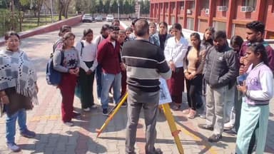 कालका: राजकीय महाविद्यालय कालका के भूगोल विभाग के छात्र-छात्राओं के दल ने सर्वे ऑफ इंडिया सेक्टर -32 चंडीगढ़ का किया दौरा