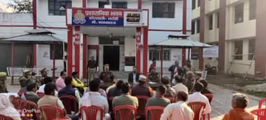 भदोही: भदोही व दुर्गागंज थाने पर आगामी पर्व महाशिवरात्रि व लोकसभा निर्वाचन की दृष्टिगत की गई पीस कमेटी की बैठक।