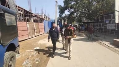 सिधवलिया: महम्मदपुर उत्पाद विभाग की टीम ने छापेमारी कर शराब के मामले में एक आरोपी को किया गिरफ्तार