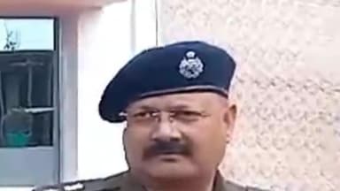 मिलक: मिलक कोतवाली छेत्र के बड़ागांव सरई में एक युवक की मौत मामले में एसपी ने 6 पुलिस कर्मियों समेत 25 लोगों पर कराई FIR दर्ज ।