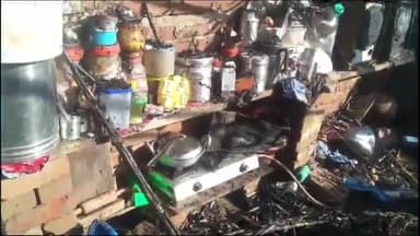 भरथना: बाहरपुर कस्बा में अज्ञात कारणों से मजदूर की झोपडी में लगी आग, नगदी समेत घर गृहस्थीं का सामान सब ख़ाक